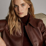 Fashion Trends-Ontdek de wonderen van lederen accessoires en alles wat ze bieden-Vrouw met jasje van leer