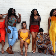 Creëer de beste outfits met kleuren voor een bruine huid | Fashion Trends